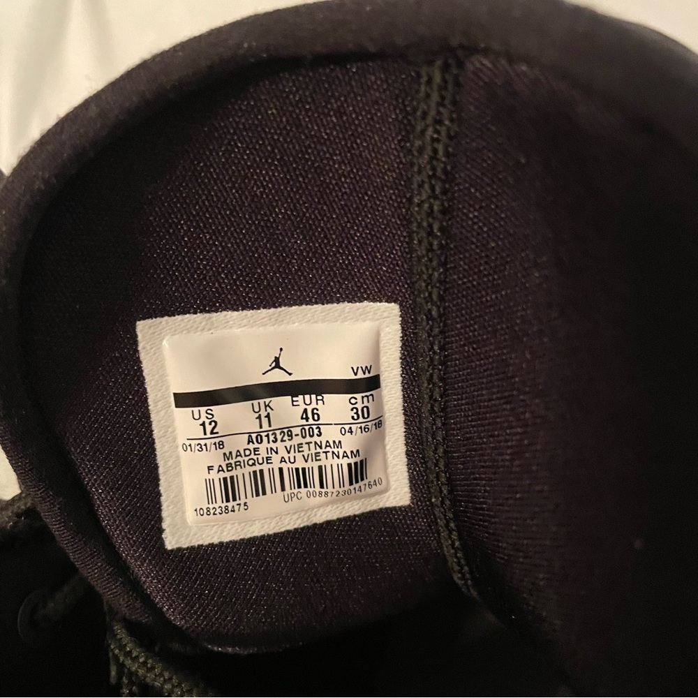 Black Jordan’s - Picture 8 of 10